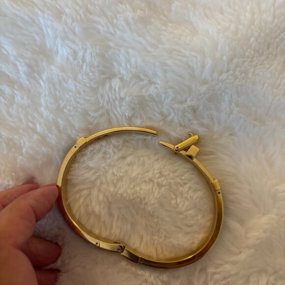 Michael Kors tortoise and gold bangle bracelt. Approx. 7 inches in diameter - Picture 10 of 14